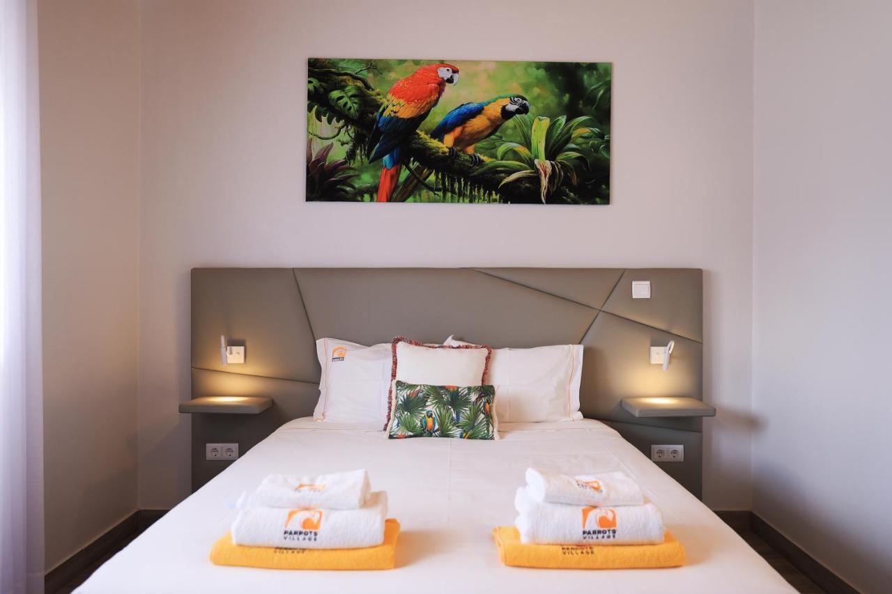 Parrots'Village Rabo de Peixe المظهر الخارجي الصورة